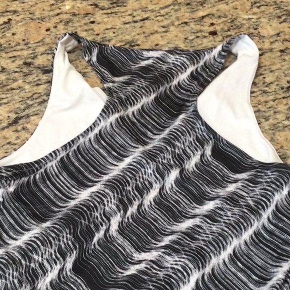 Nike NWT womens size small tank - Picture 4 of 6